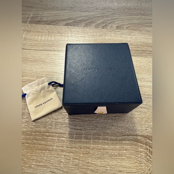 Louis Vuitton Bracelet Signature Metal Mens Accessories - Picture 4 of 6